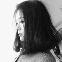 看起来很温暖的样子,黑白女生头像,我喜欢挤眼的这张