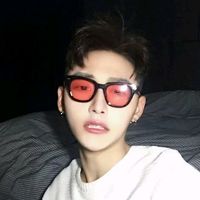 很适合瓜子脸男生头像图片,有几张戴眼镜的