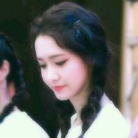 安静美女头像,我最喜欢带花环的两张