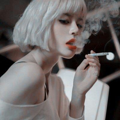 女生伤感头像，眼神有点寂寞有点孤独的