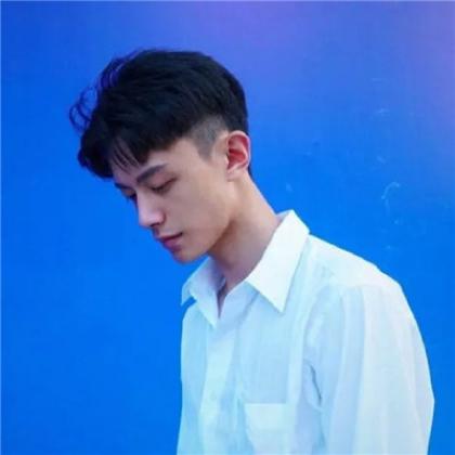 非主流意境男生头像，安静的每天充满了正能量