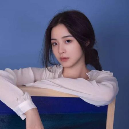 qq女生精美头像，很安静又文雅的女生