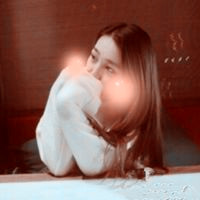 陌陌女生头像阿宝色调,戴帽子穿连衣裙的美女