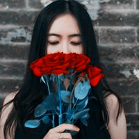 陌陌女生头像 爱情是一杯美酒,你是醉人的