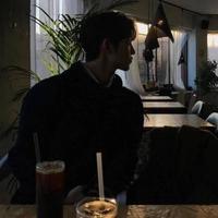 玩手机的,打电话的,男生微信头像低调成熟大气