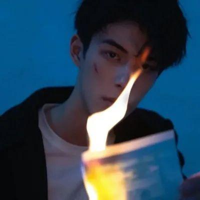 冷酷超拽男生霸气头像，有一种嚣张叫无视一切