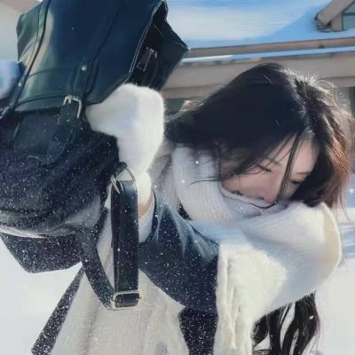 微笑可以给任何人，霸气高冷御姐女生头像真人