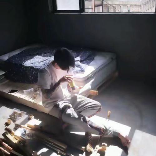 酷气质男生头像图片大全，眼神充满了热情的男生