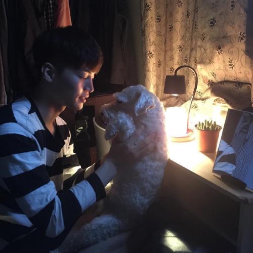 酷气质男生头像图片大全，眼神充满了热情的男生