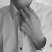 个性半身男生头像,看不到脸,无脸的