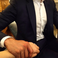 半身成熟男人头像看不到脸的,时尚又有范