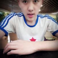 半身男生潮男玩自拍,看不到脸的和看到脸的