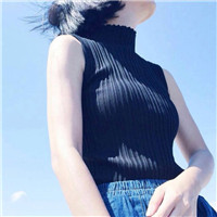 小清新半身女头像,看不到眼睛,但是看到嘴巴