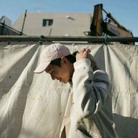 狭路相逢勇者胜,半身成熟男人头像图片