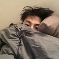 半身绅士男生头像,穿西服的,穿运动服的
