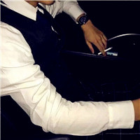 穿西服不露脸的头像 开豪车戴豪表成熟稳重男士