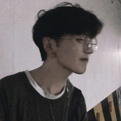 专一而又滥情的男人，男生部位高冷头像