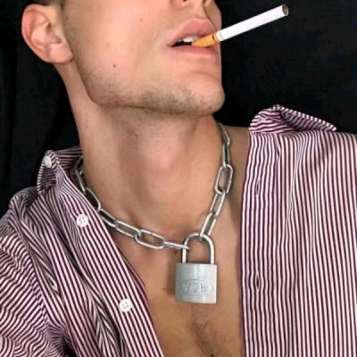 专一而又滥情的男人，男生部位高冷头像