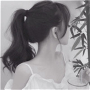 你的性感我是招架不住  性感半身黑白女生头像