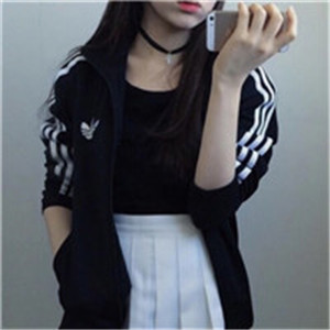 不管怎么打扮自己喜欢就好，女生头像半身控清晰