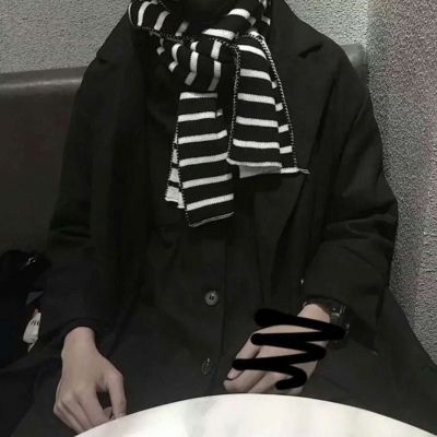 半身男头像，坠入爱河的男生是沉默的
