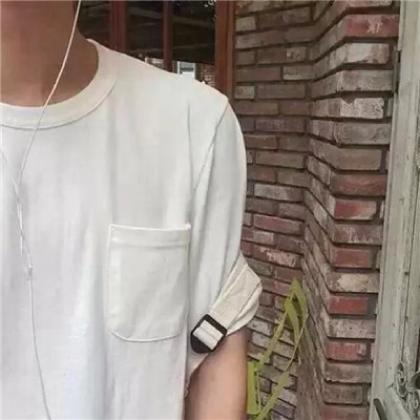 半身不露脸帅气男生头像，看起来比较成熟的男人