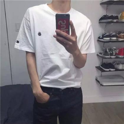 半身不露脸帅气男生头像，看起来比较成熟的男人