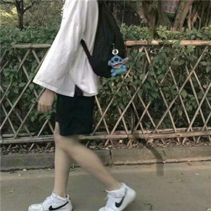 男生头像半身控高清，露不露脸其实无所谓只要喜欢就好