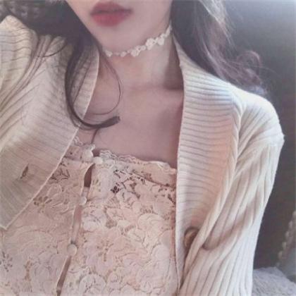 2020最新女生头像半身控露锁骨，喜欢这种风格的用吧