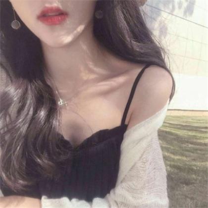 2020最新女生头像半身控露锁骨，喜欢这种风格的用吧