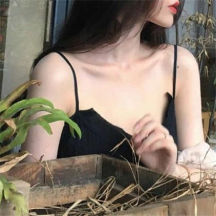 2020最新女生头像半身控露锁骨，喜欢这种风格的用吧