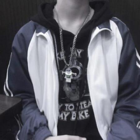 帅气的男生头像半身看不到脸的