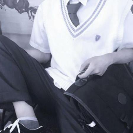 帅气的男生头像半身看不到脸的