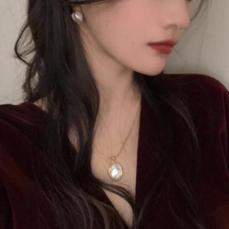 qq头像女生半身控，每个人都在追求个性