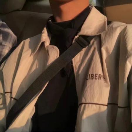 低调好看半身控男生头像不露脸潇洒又个性的