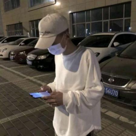 唯美男生头像半身控，在这个虚伪的世界里活着