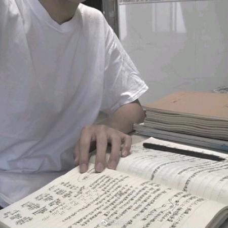 部位男生头像真人，哪有空顾你的长相