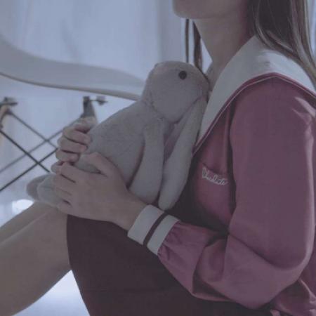ins韩系半身女生头像，长发制服系同一个