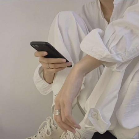 半身男生衬衫头像 孤单时需要陪伴
