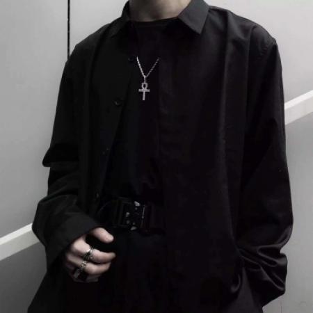 半身男生衬衫头像 孤单时需要陪伴