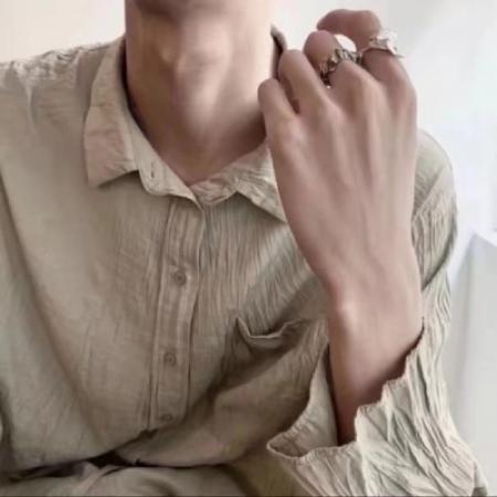 半身男生衬衫头像 孤单时需要陪伴