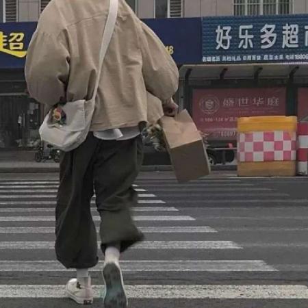 优质部位男头 干净清新白色衬衫
