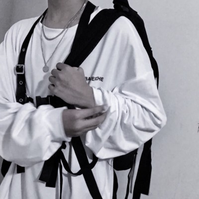 又酷又帅的头像男生不露脸 青春如此华美要好好珍惜