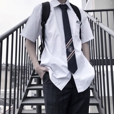 又酷又帅的头像男生不露脸 青春如此华美要好好珍惜