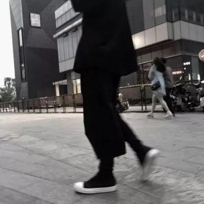 半身不露脸男生头像独特简约日常生活照片