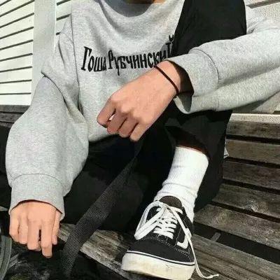 半身不露脸男生头像独特简约日常生活照片