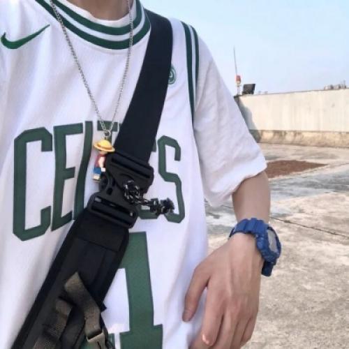 有点微丧的真人半身部位男生不露脸头像图片