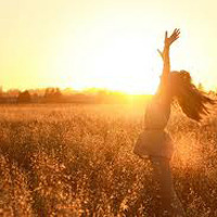 漂亮的一个人的唯美夕阳下的女生头像 夕阳下的女生背影头像精选分享