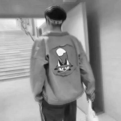 2020黑白男生背影头像伤感图片，只要你还活着就有希望