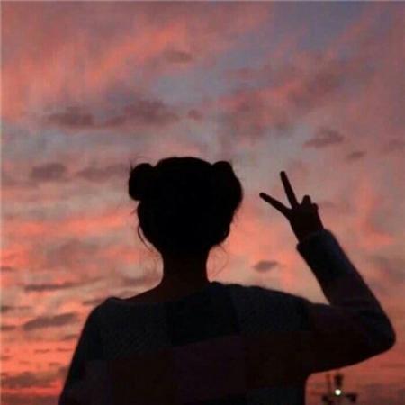 qq头像背影女生，意境有点伤感的